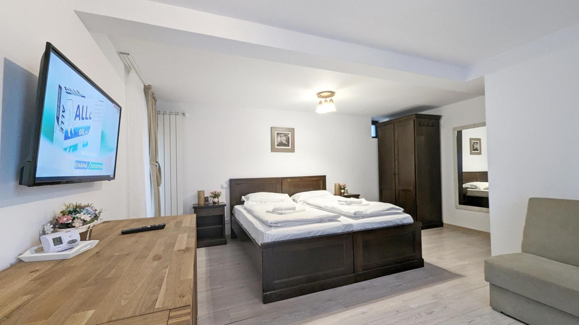 Complex Parc Pini Moinesti Hotel Bagian luar foto